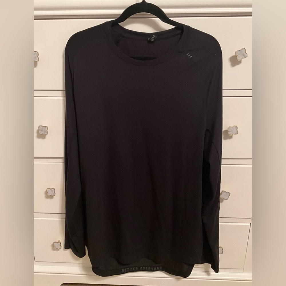 Men’s Lululemon workout top